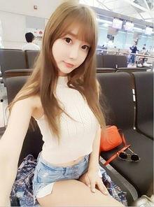 美女主播内衣脱落